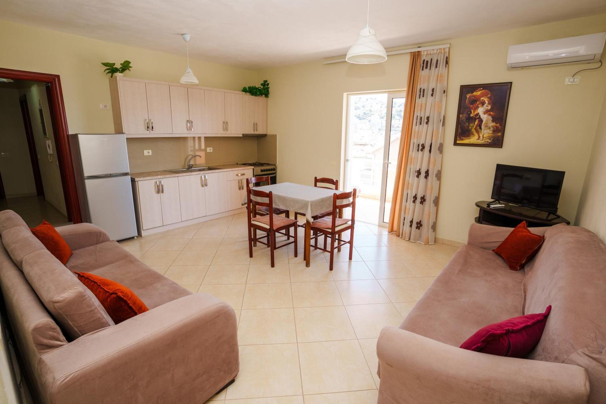 Sarah'S Apartments - 5 Min Walk To Beaches & Boulevard - Big Balcony! Sarandë Buitenkant foto