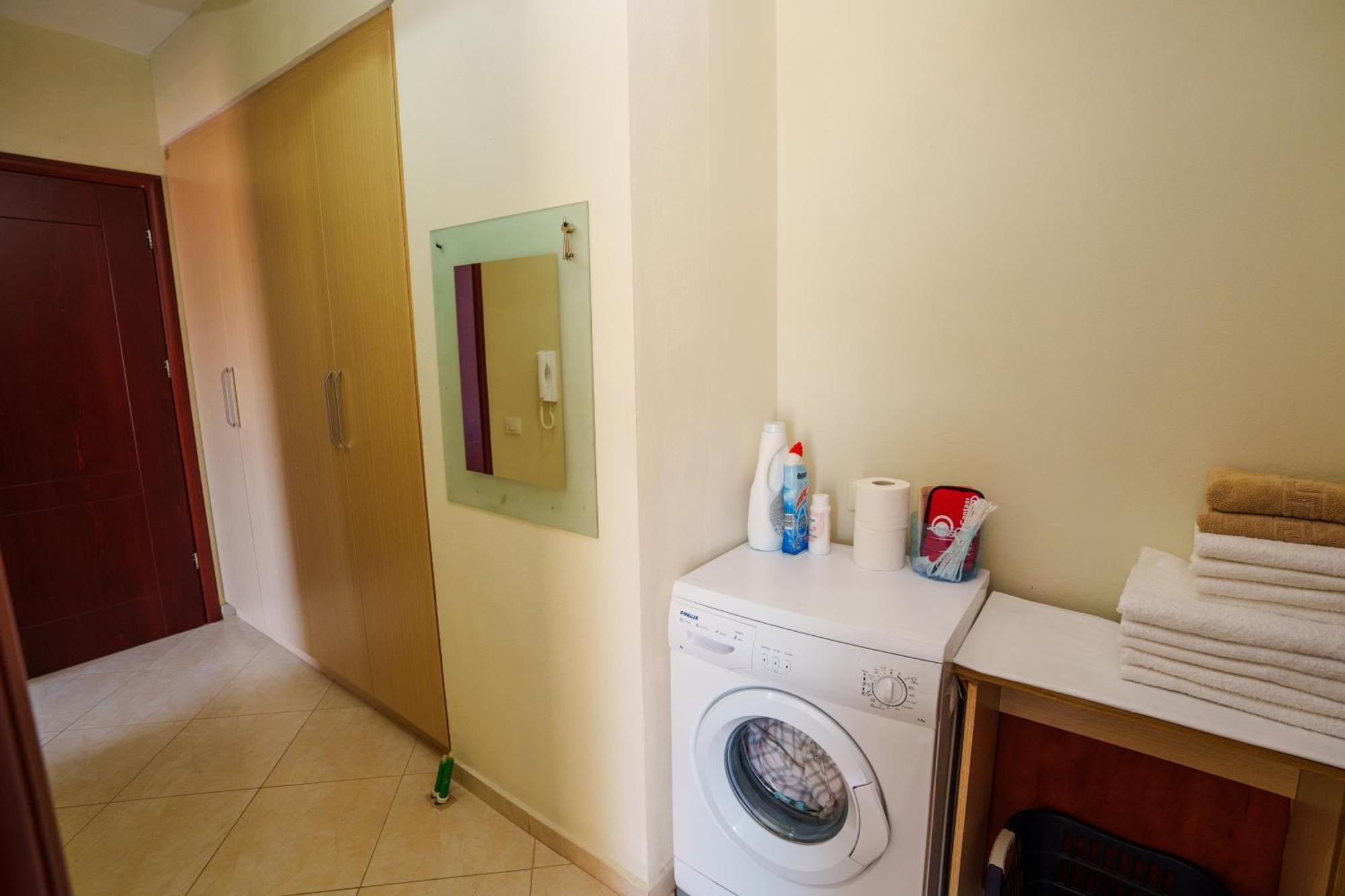 Sarah'S Apartments - 5 Min Walk To Beaches & Boulevard - Big Balcony! Sarandë Buitenkant foto